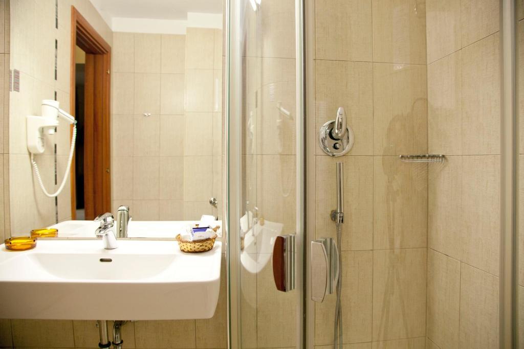 Euro Hotels Gara De Nord Бухарест Номер фото
